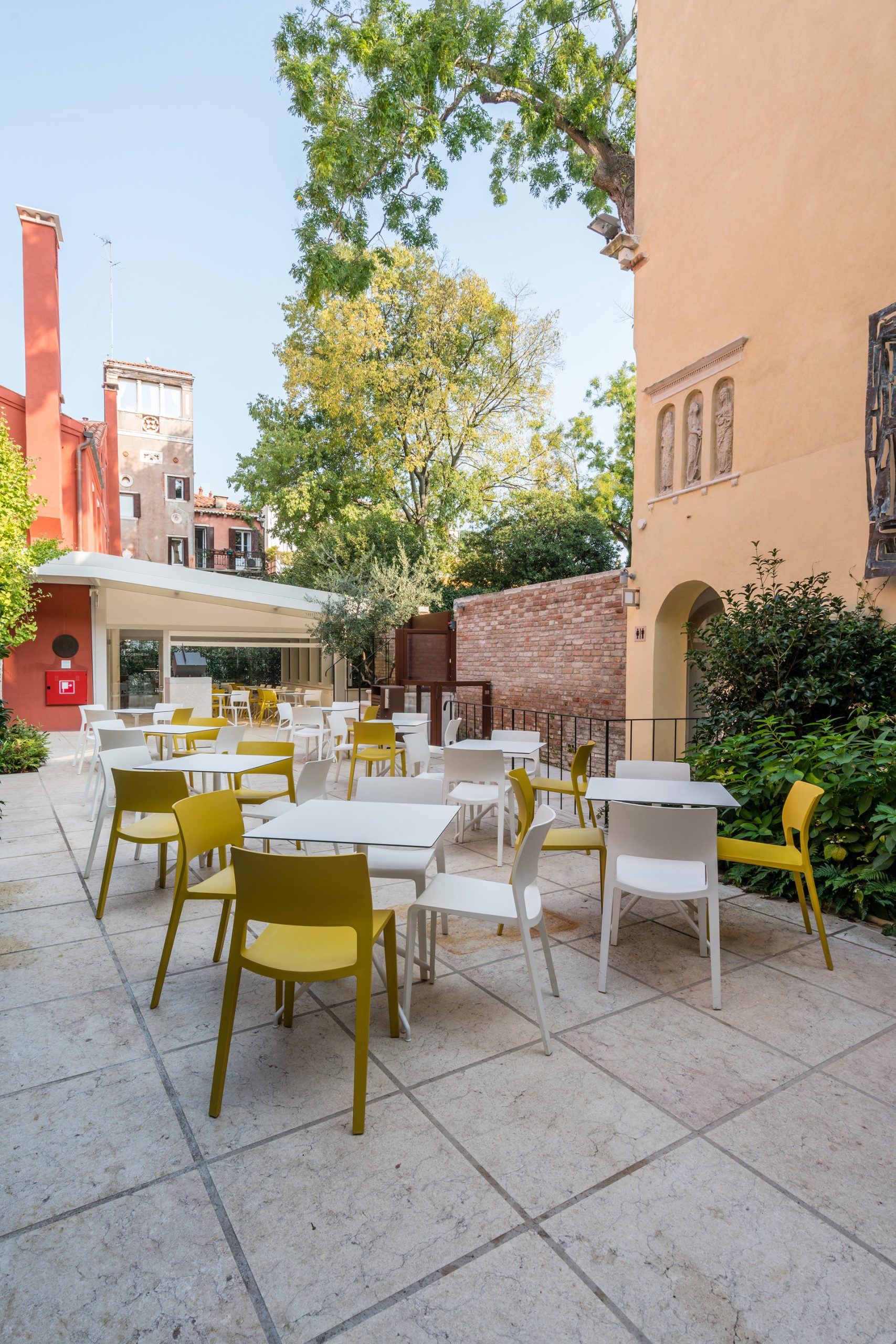 Τραπέζια Εξωτερικού Χώρου Yop